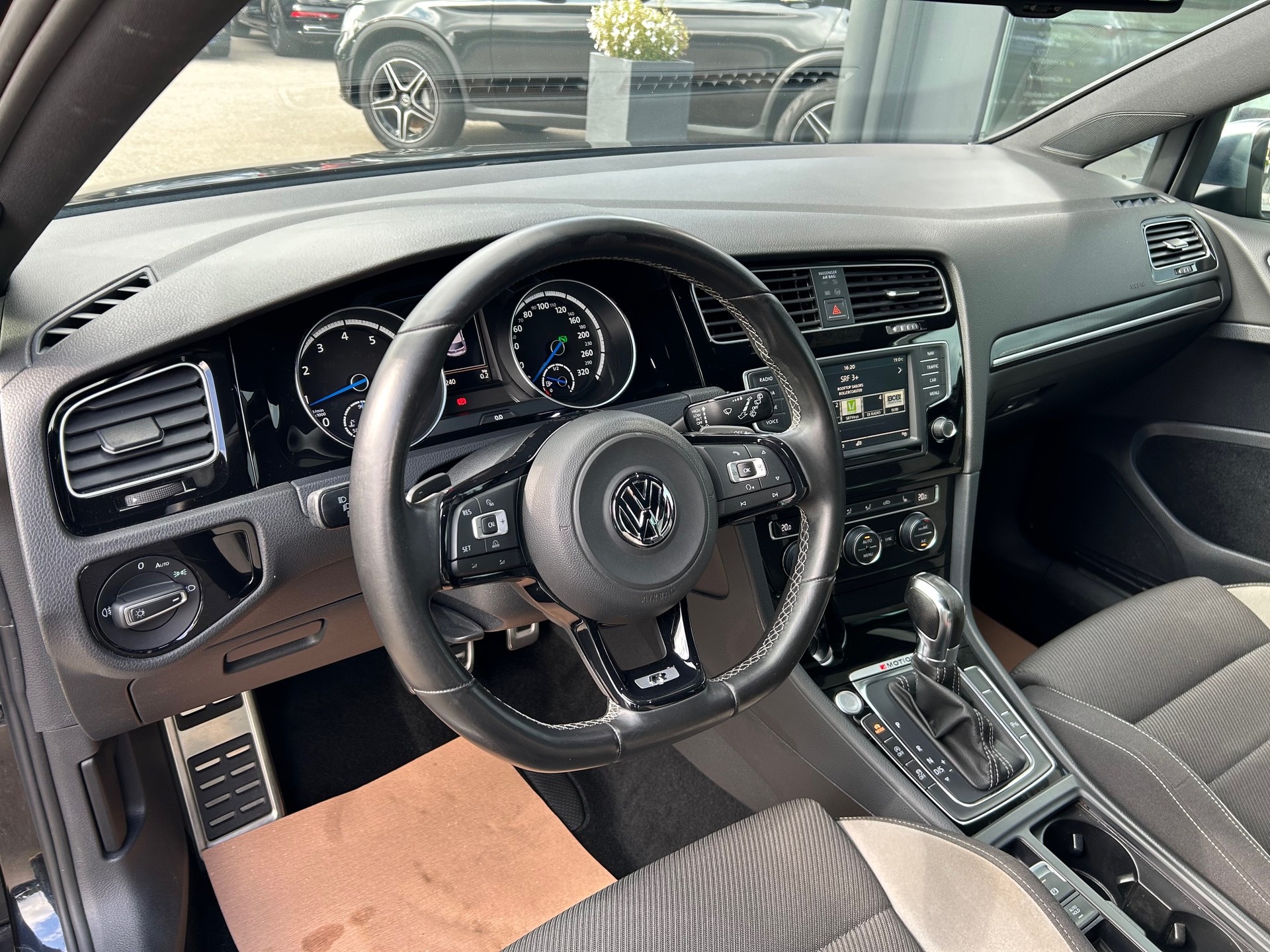 VW Golf 2.0 TSI R 4Motion DSG-image-9