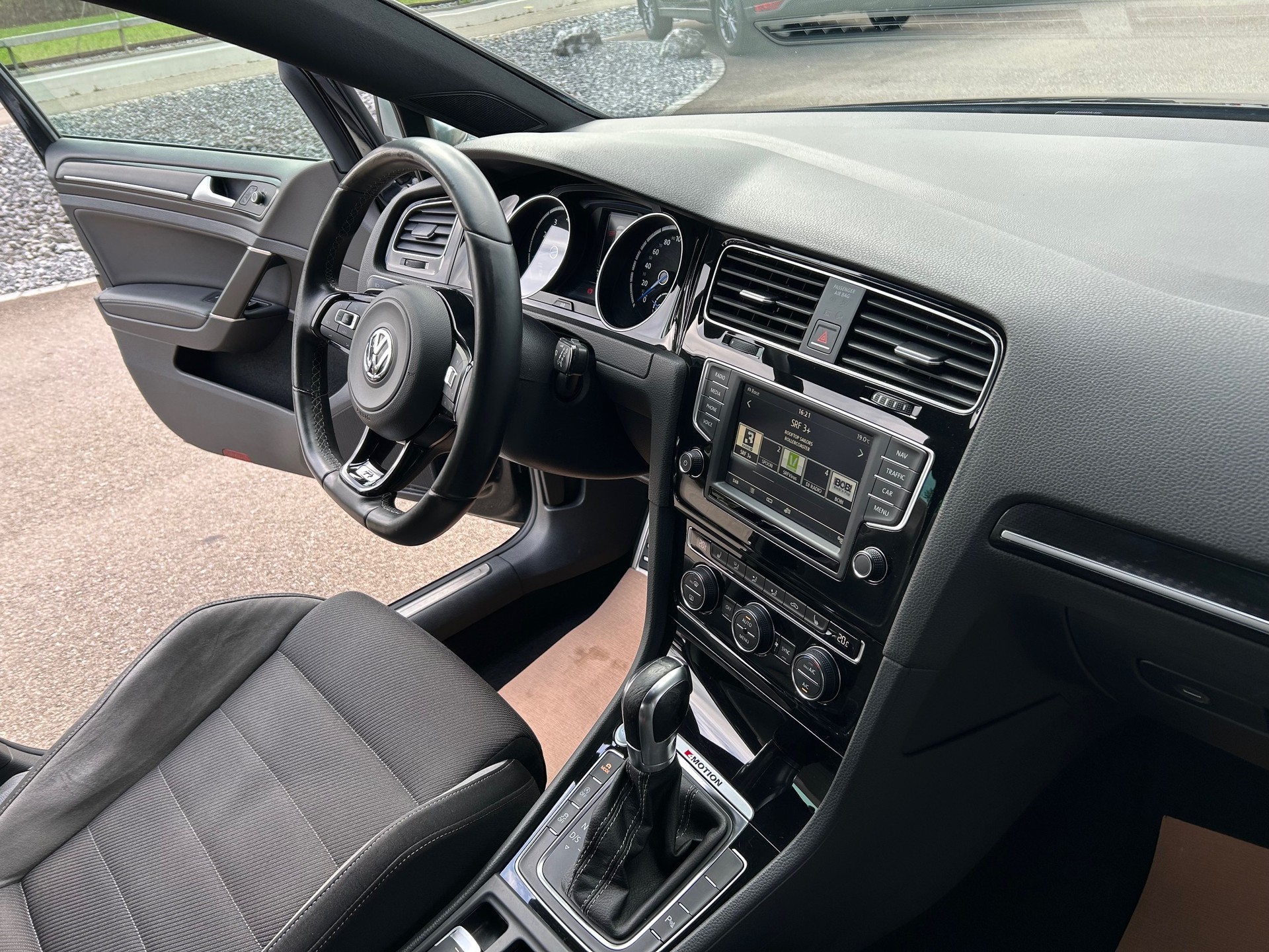 VW Golf 2.0 TSI R 4Motion DSG-image-13