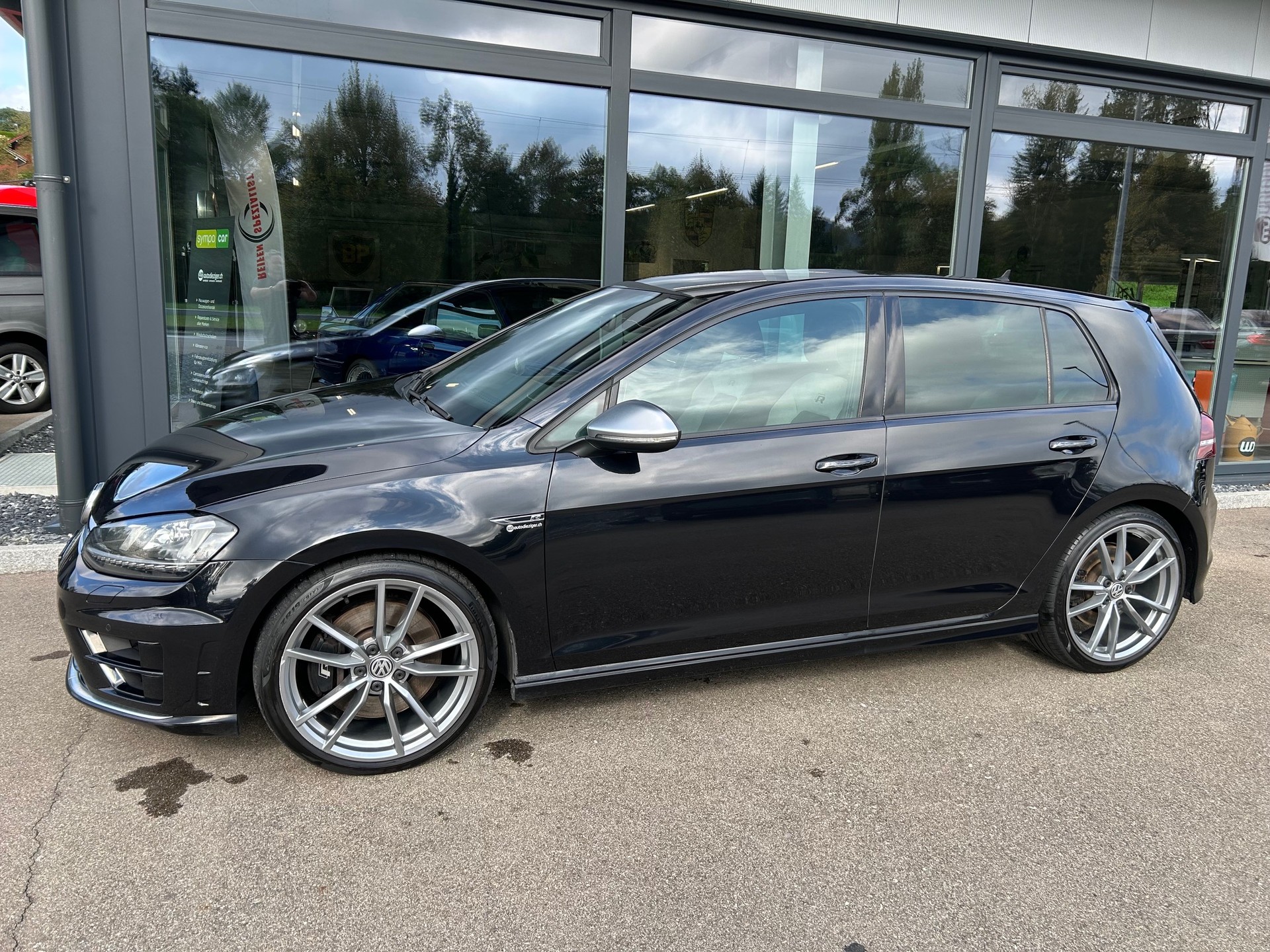 VW Golf 2.0 TSI R 4Motion DSG-image-2