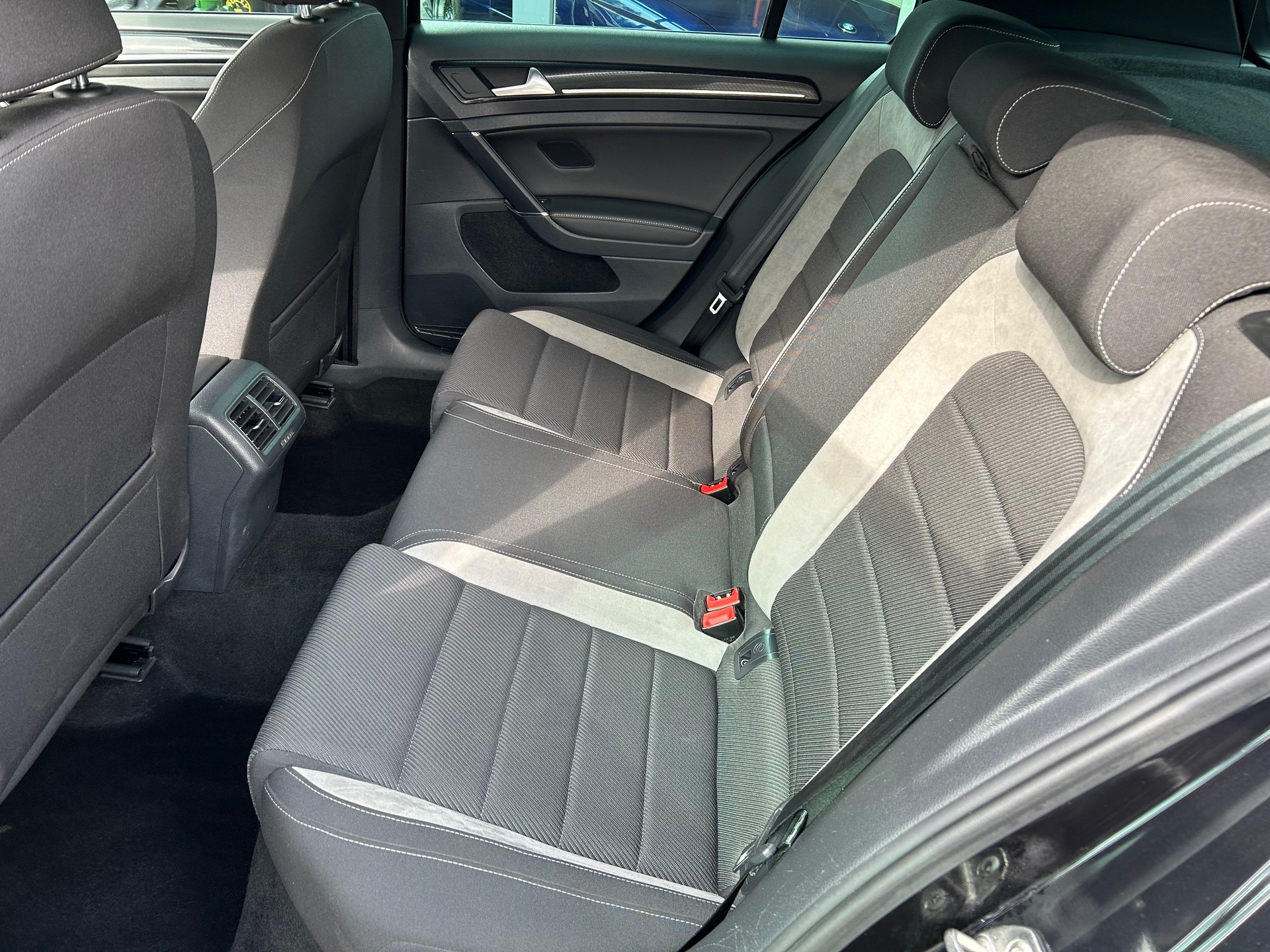 VW Golf 2.0 TSI R 4Motion DSG-image-12