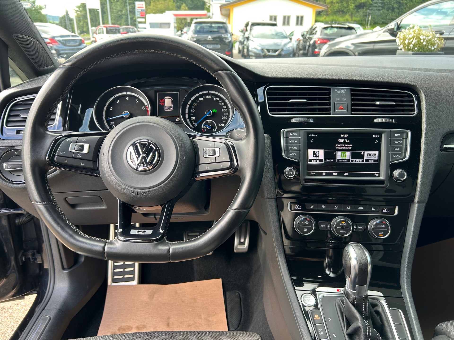 VW Golf 2.0 TSI R 4Motion DSG-image-8