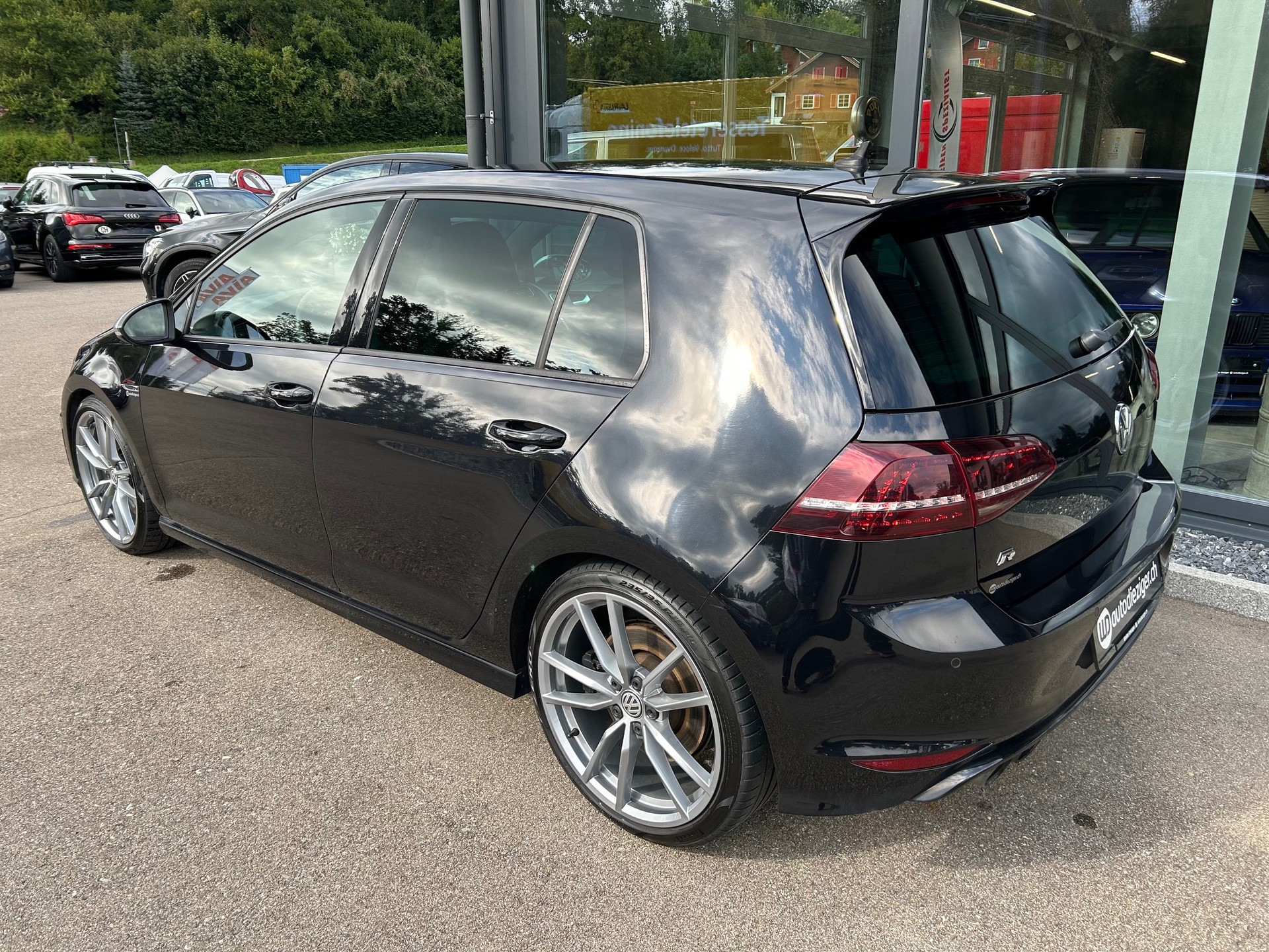 VW Golf 2.0 TSI R 4Motion DSG-image-4