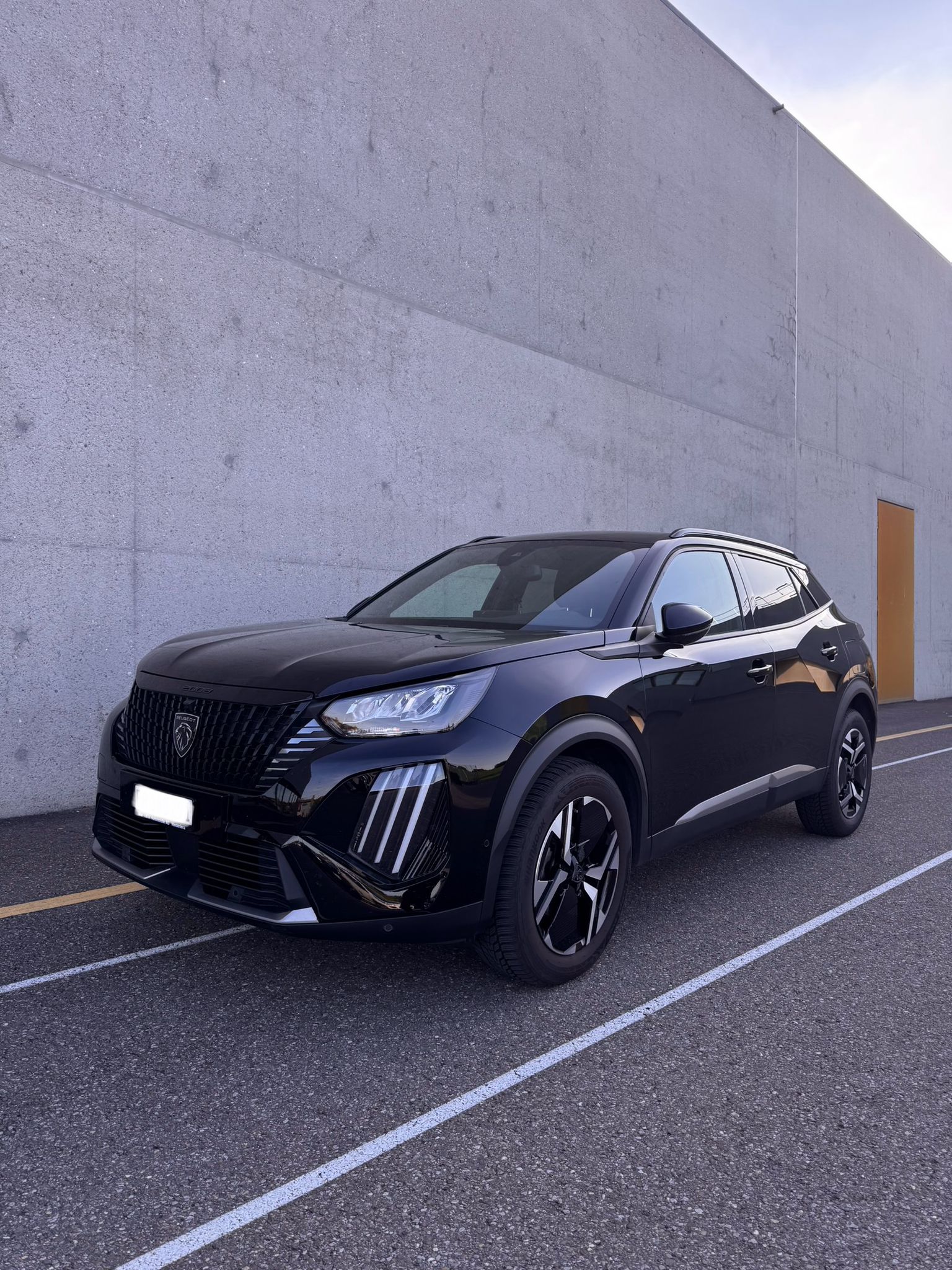 PEUGEOT 2008 1.2 PureTech Allure Pack EAT8-image-0