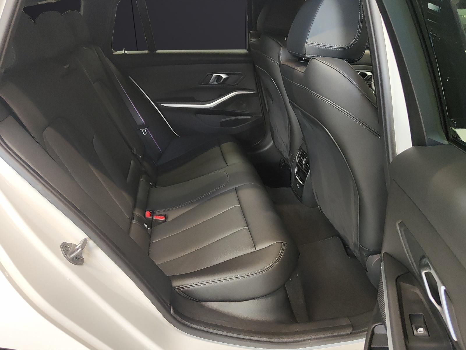 BMW 320d xDrive SAG Touring-image-16