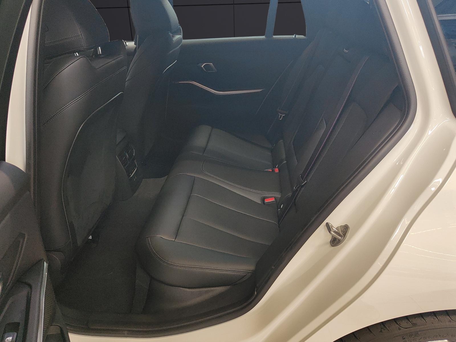 BMW 320d xDrive SAG Touring-image-19