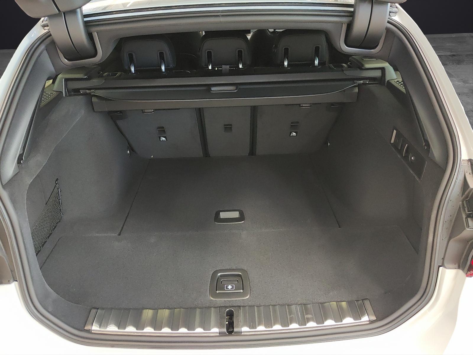 BMW 320d xDrive SAG Touring-image-12