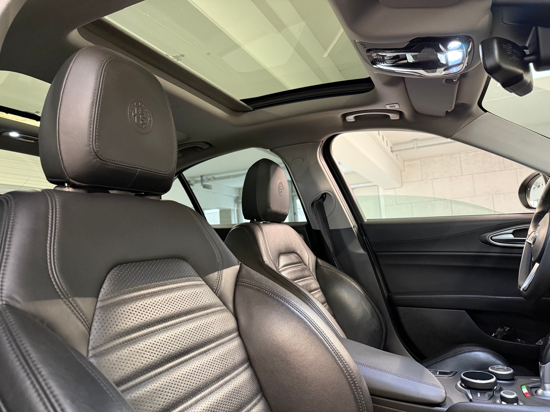 ALFA ROMEO Giulia 2.2 JTDM Veloce Q4 Automatic-image-9