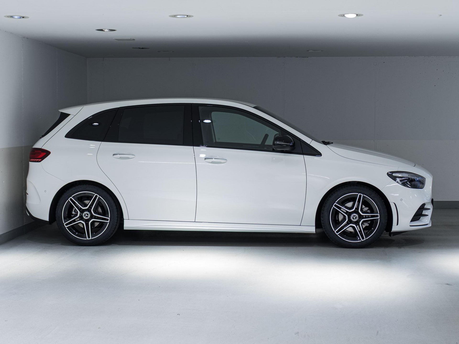 MERCEDES-BENZ B 200-image-1