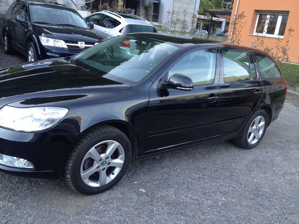 SKODA Octavia Combi 2.0 TDI Ambiente DSG-image-1
