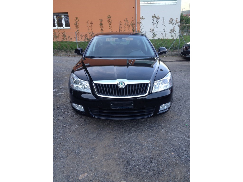 SKODA Octavia Combi 2.0 TDI Ambiente DSG-image-0