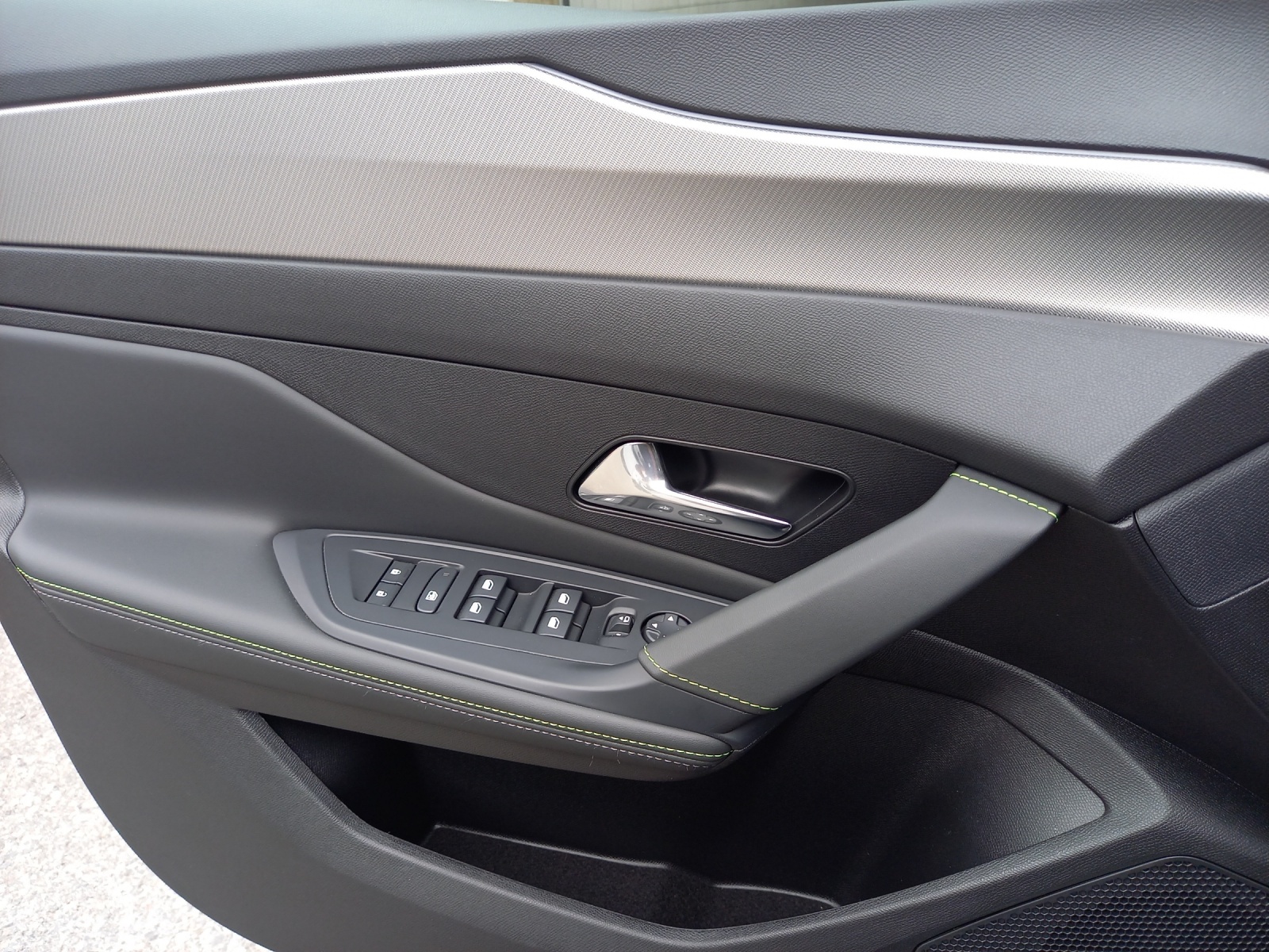 PEUGEOT 308 e-GT 54kWh-image-10
