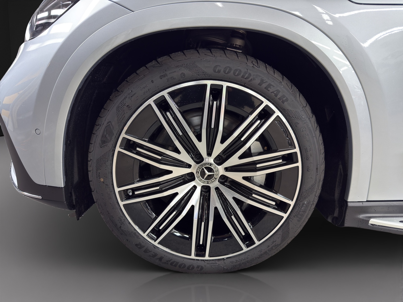 MERCEDES-BENZ EQE SUV 350 4 Matic Excellence Edition-image-7