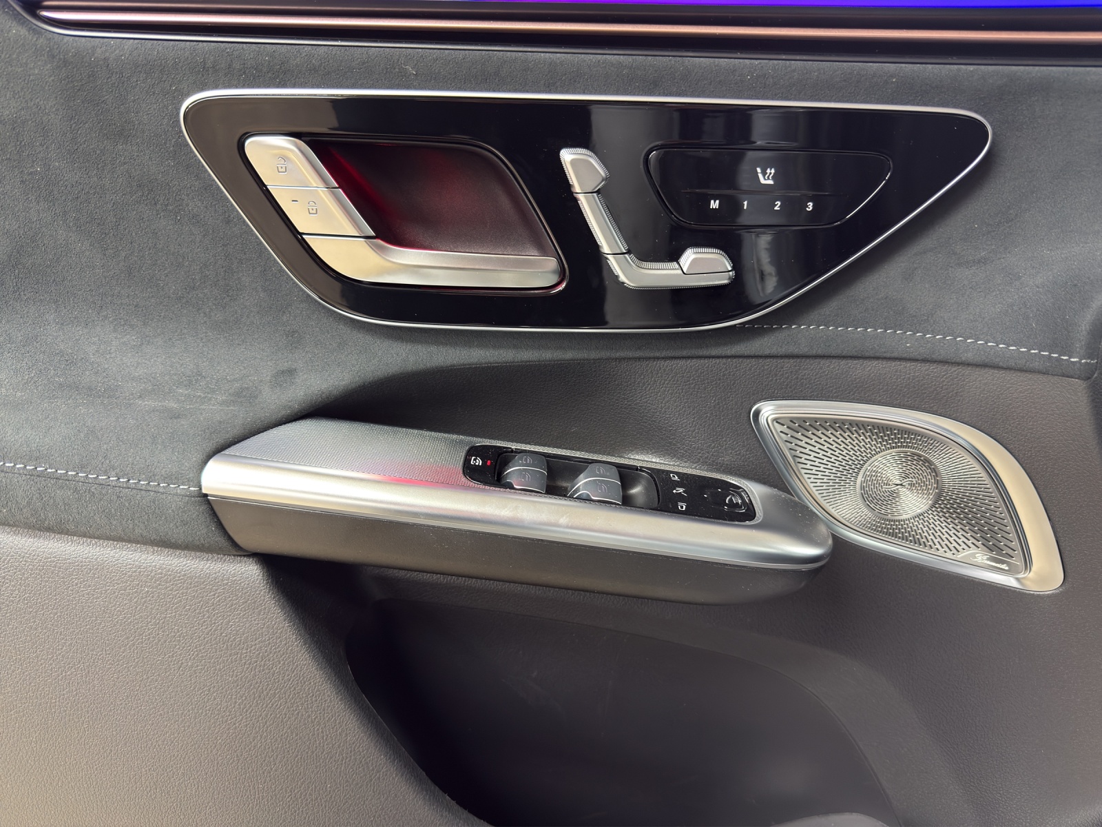 MERCEDES-BENZ EQE SUV 350 4 Matic Excellence Edition-image-12