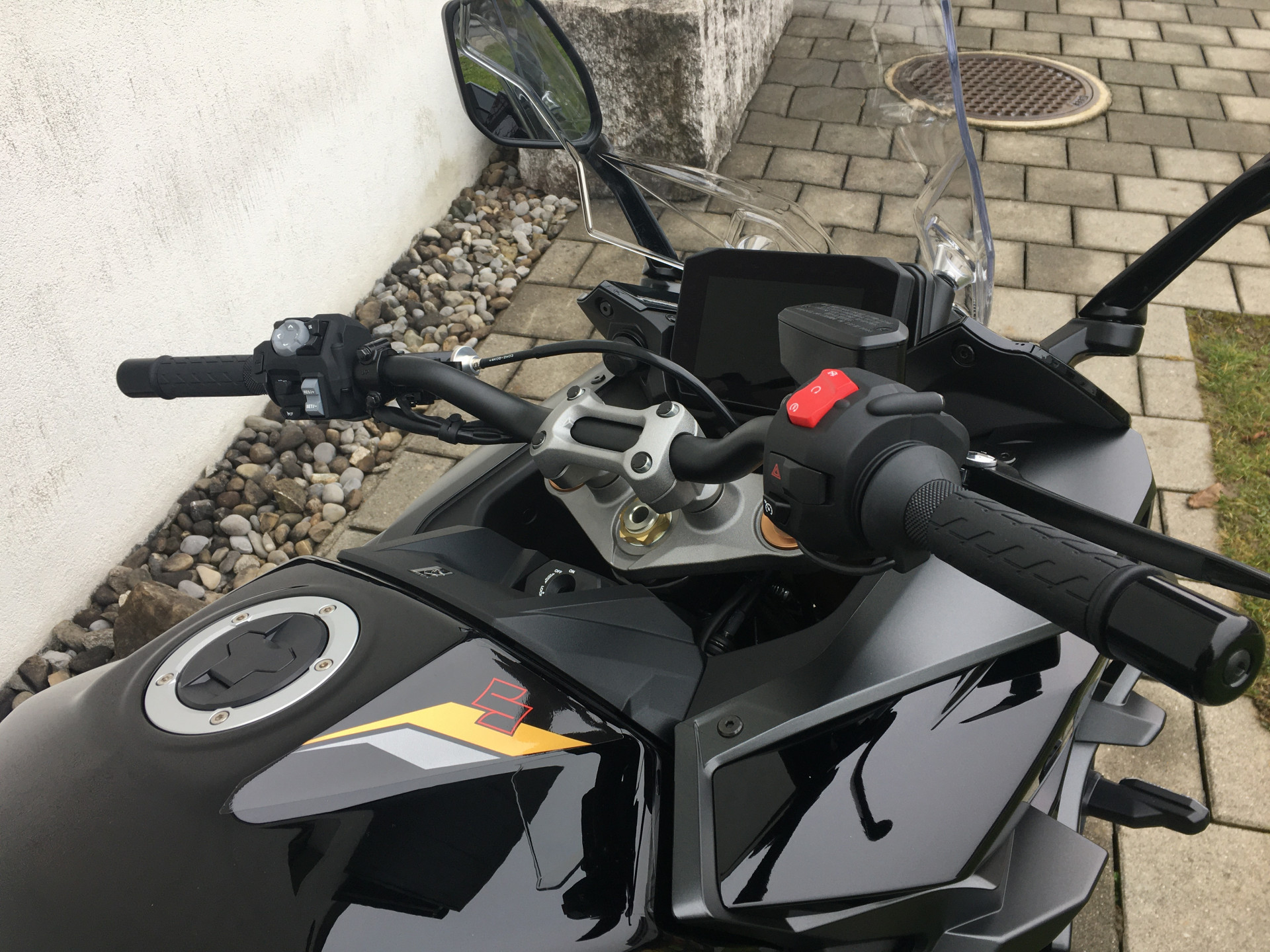SUZUKI GSX-S 1000 GT Travel-showroom-element-3