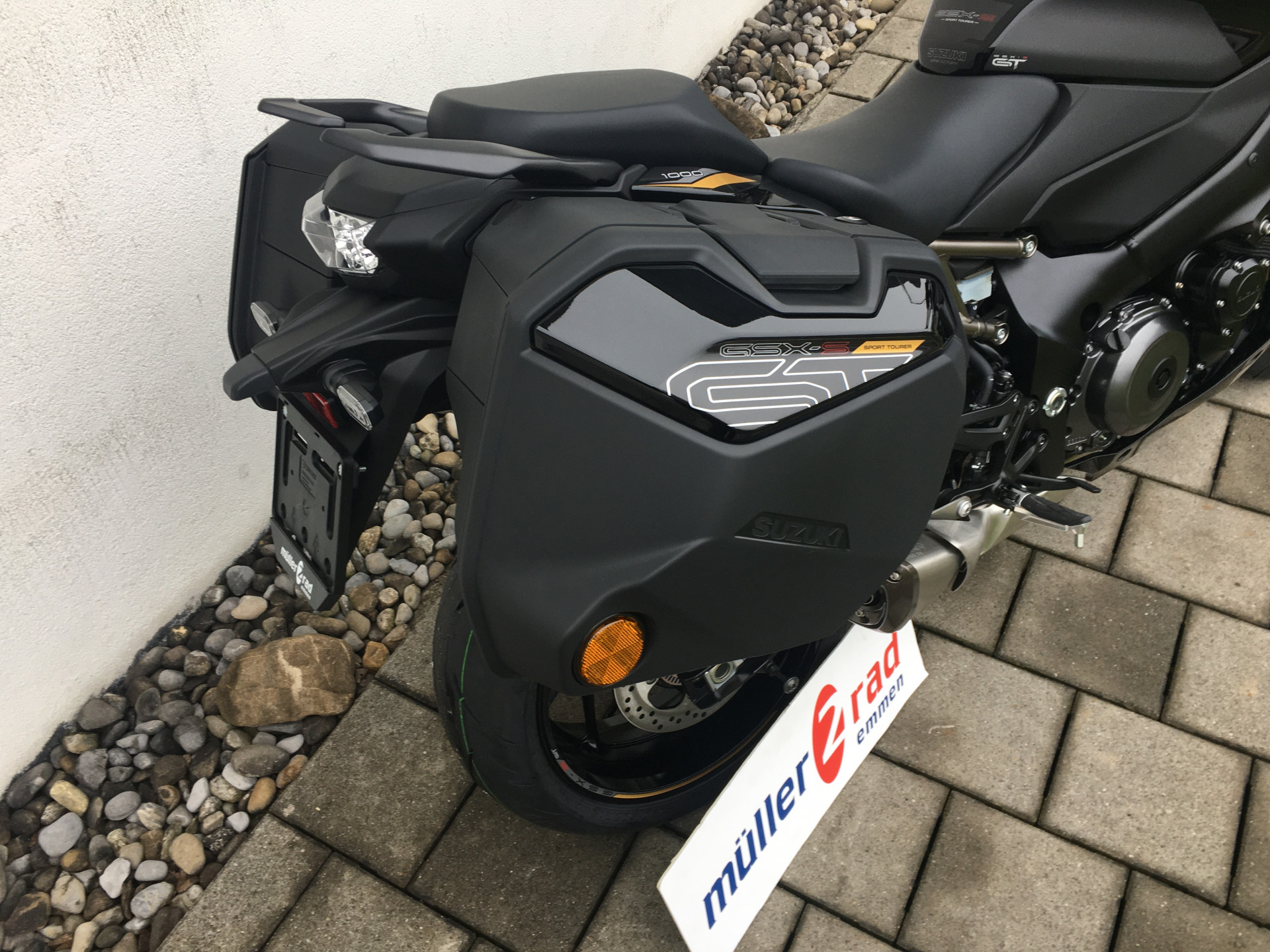 SUZUKI GSX-S 1000 GT Travel-showroom-element-2