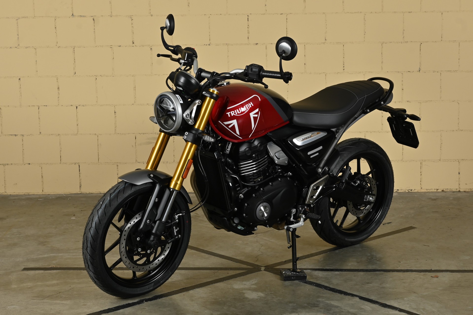 TRIUMPH Speed 400-showroom-element-2