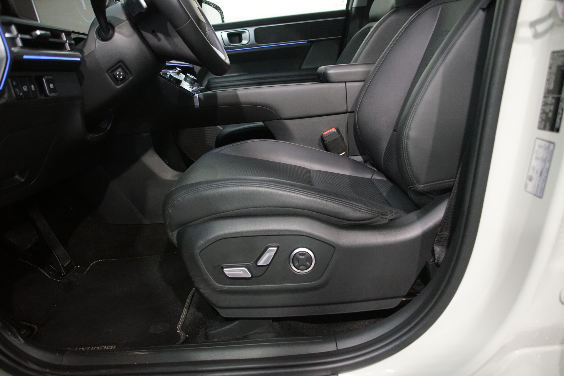 HYUNDAI Santa Fe 1.6 T-GDi HEV Vertex *swiss* 4WD Automatic-image-12