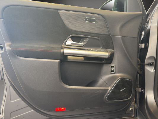 MERCEDES-BENZ EQA 350 AMG Line 4Matic-image-9
