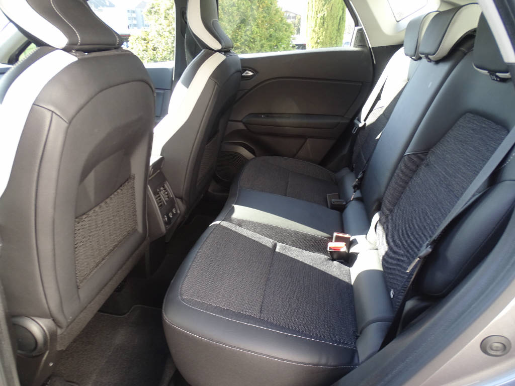 RENAULT Captur 1.6 E-Tech Plug-in Intens-image-5