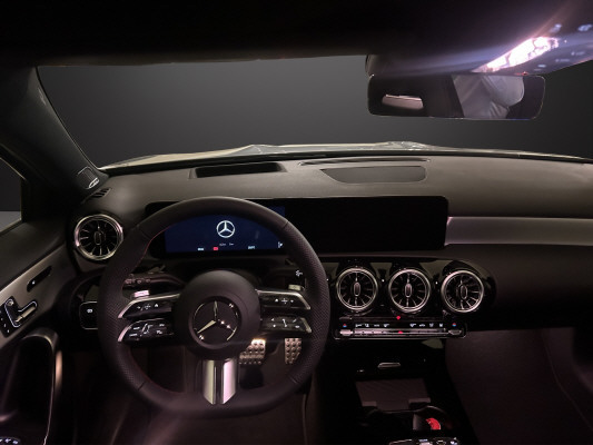 MERCEDES-BENZ A 250 e EQ Star 8G-DCT-image-6