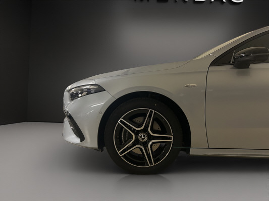MERCEDES-BENZ A 250 e EQ Star 8G-DCT-image-5