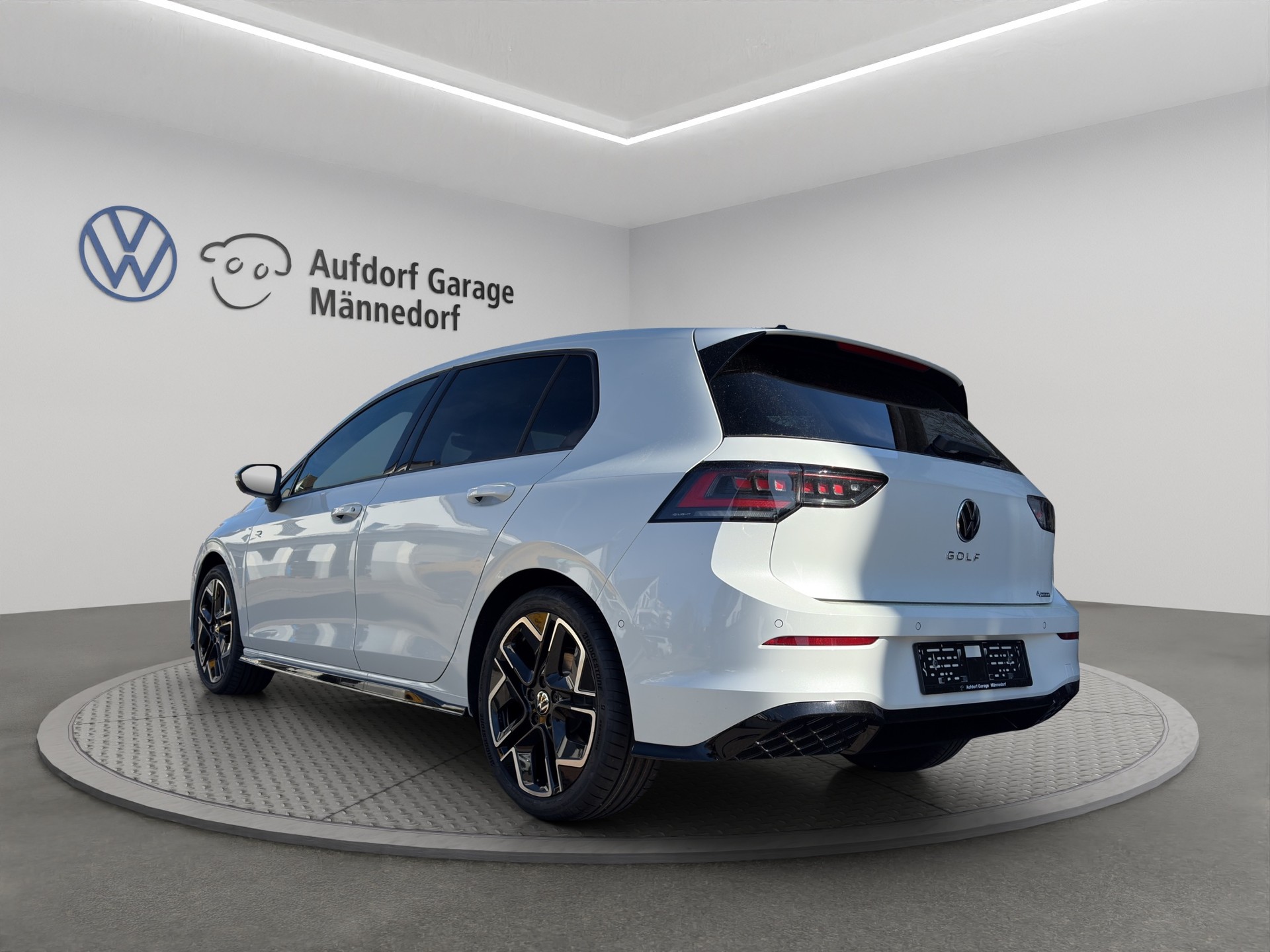 VW Golf 2.0 TSI R-Line DSG 4 Motion-image-3