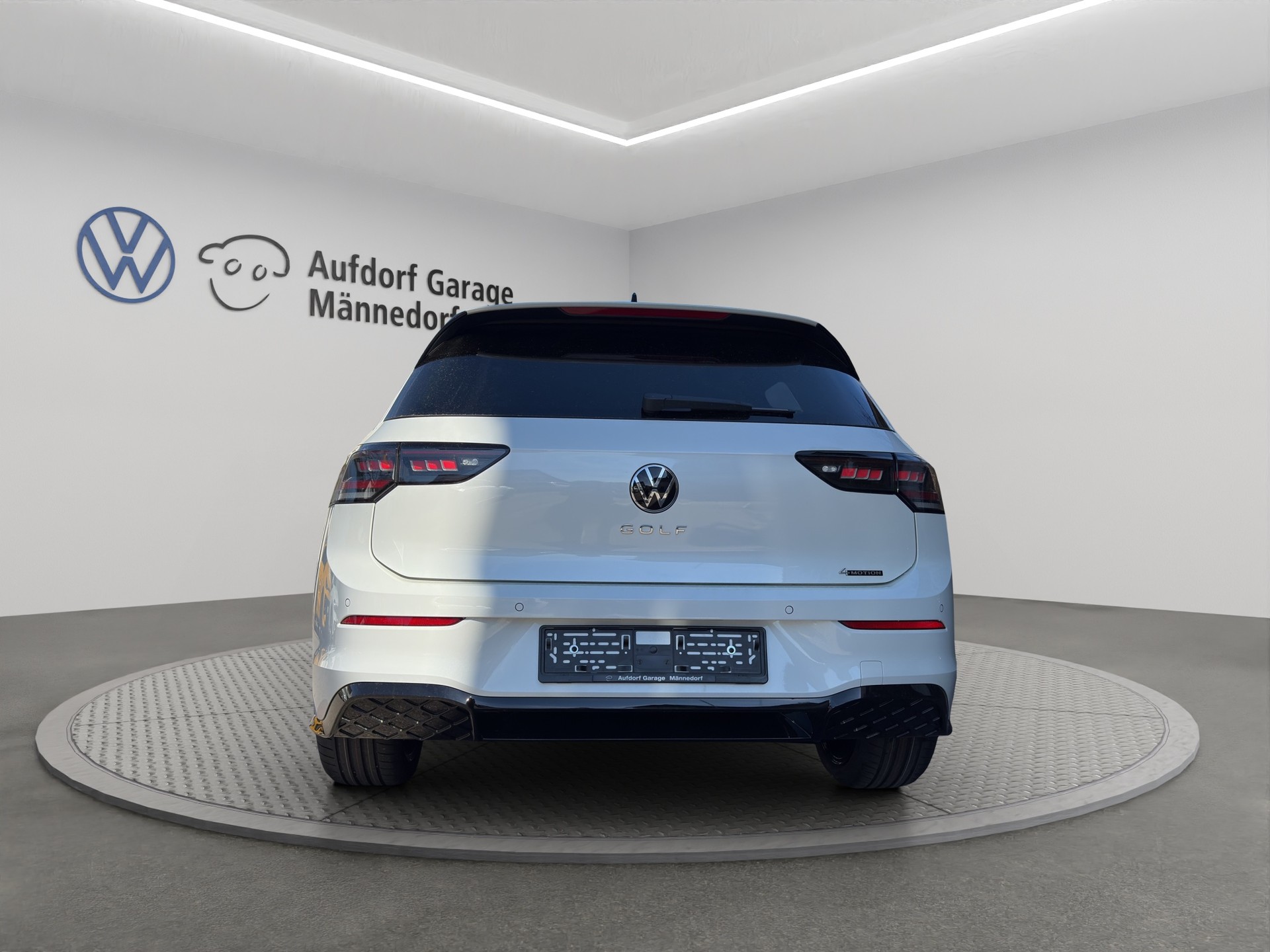 VW Golf 2.0 TSI R-Line DSG 4 Motion-image-4
