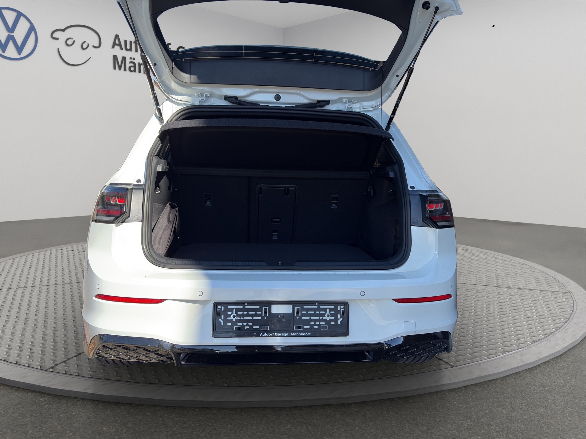 VW Golf 2.0 TSI R-Line DSG 4 Motion-image-10