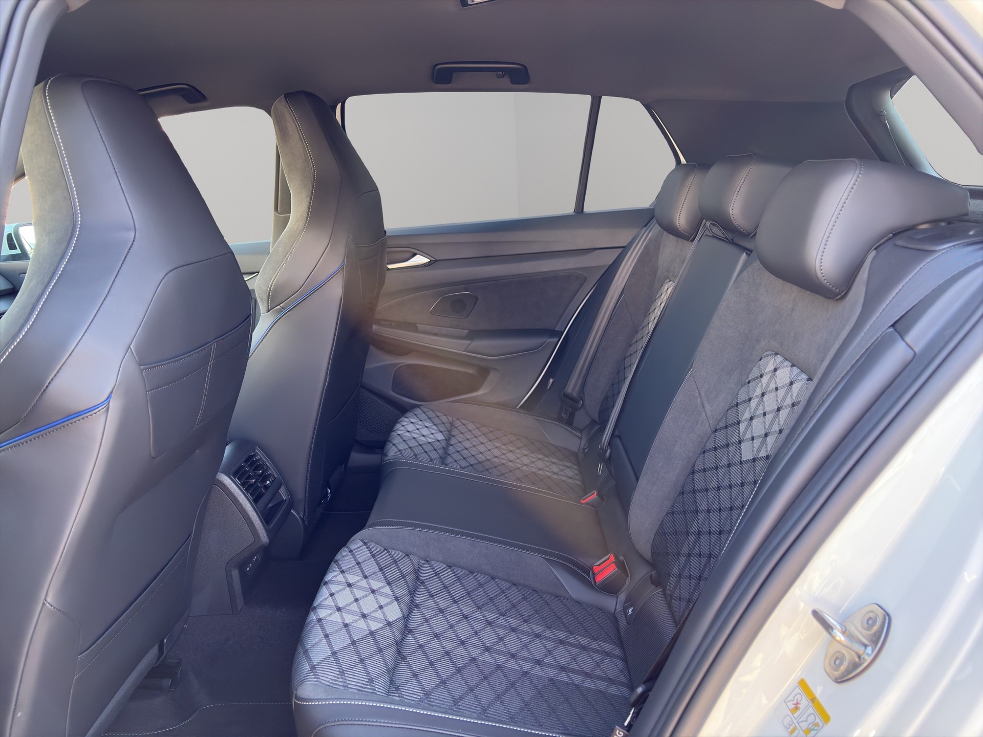 VW Golf 2.0 TSI R-Line DSG 4 Motion-image-5