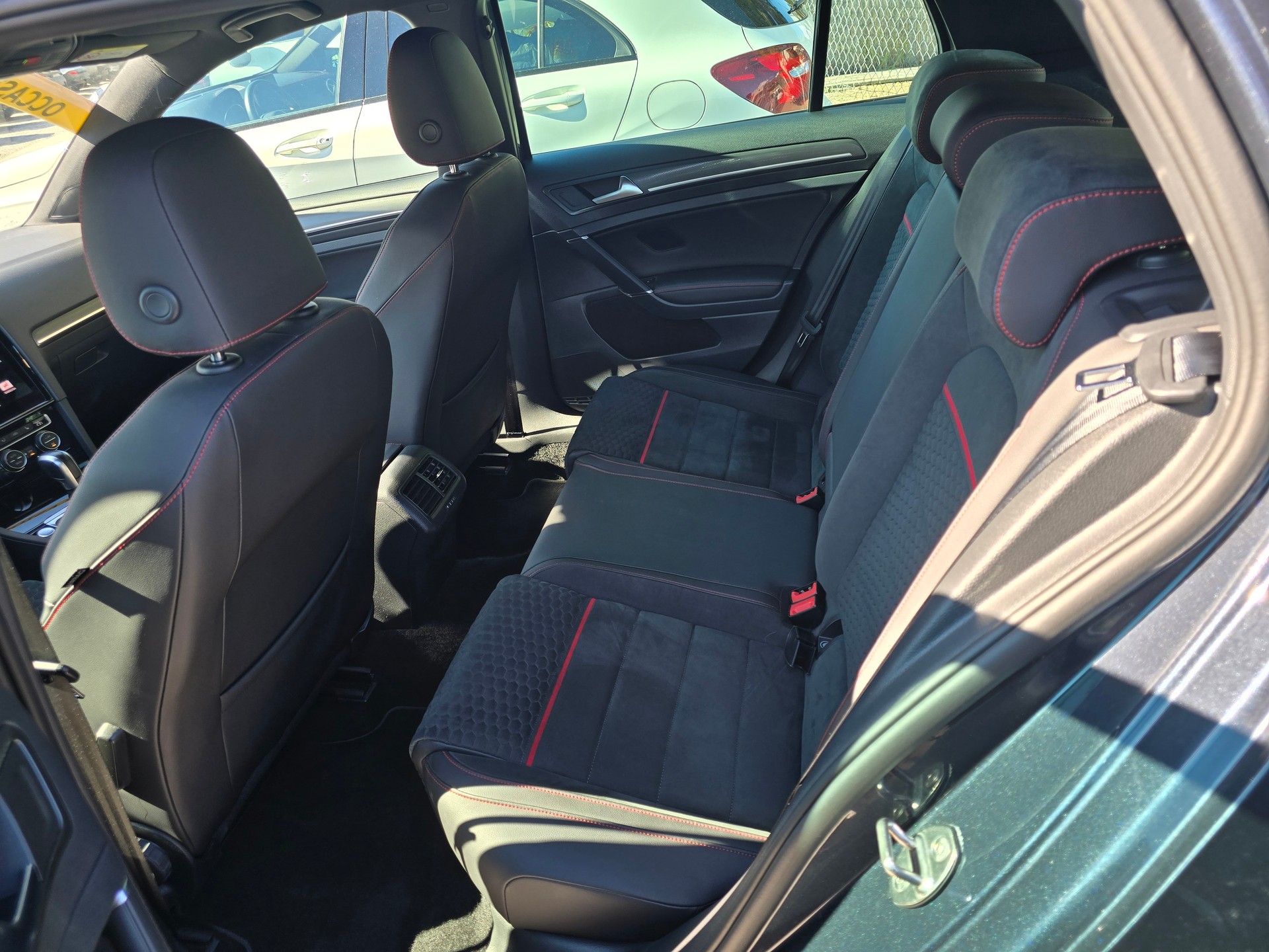 VW Golf 2.0 TSI GTI Performance DSG-image-7