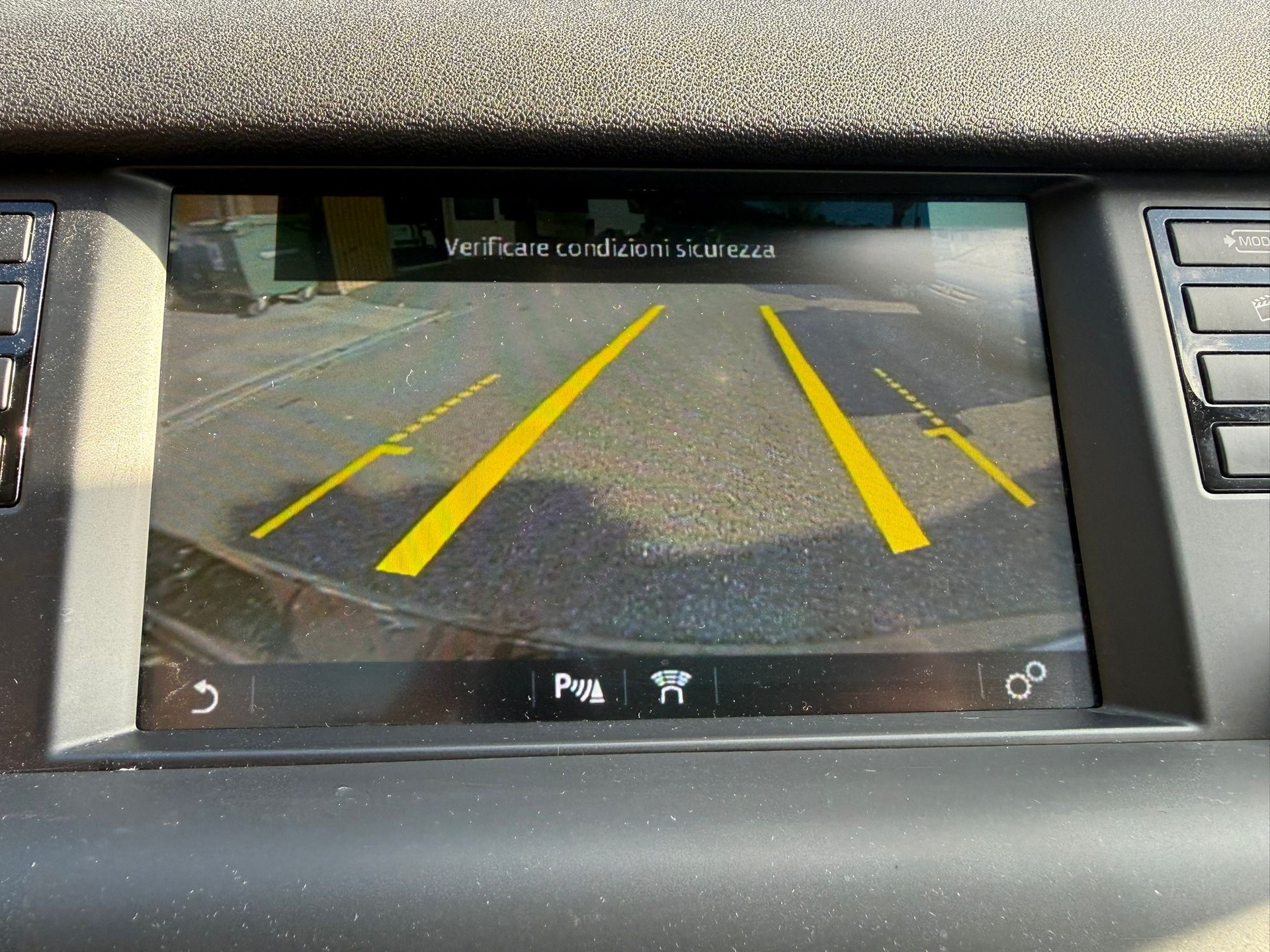 LAND ROVER Discovery Sport 2.0 TD4 Pure AT9-image-14