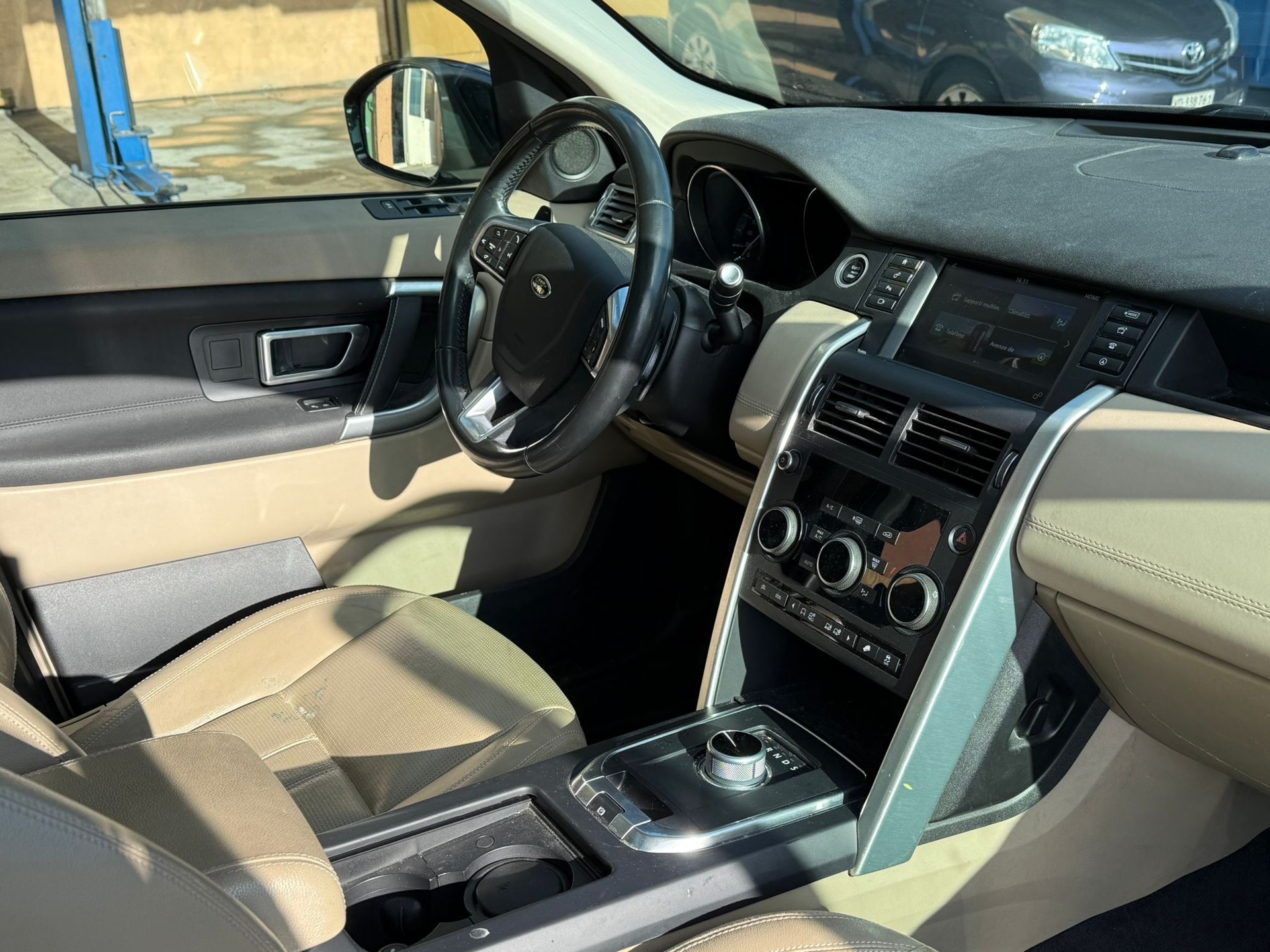 LAND ROVER Discovery Sport 2.0 TD4 Pure AT9-image-9