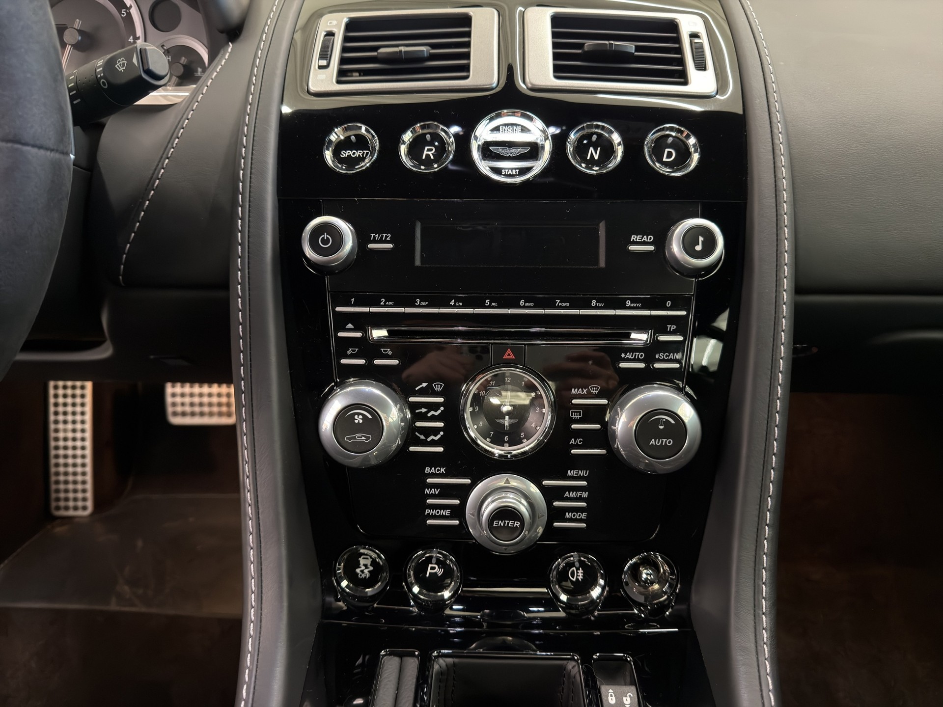 ASTON MARTIN V8 Vantage 4.7 S Sportshift-image-17