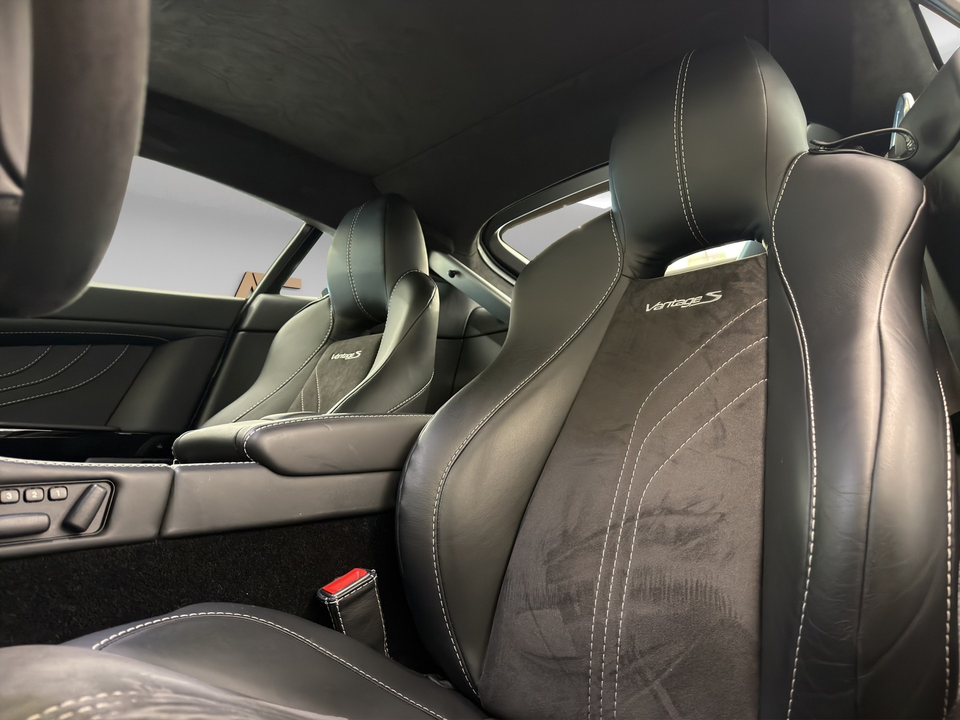 ASTON MARTIN V8 Vantage 4.7 S Sportshift-image-11