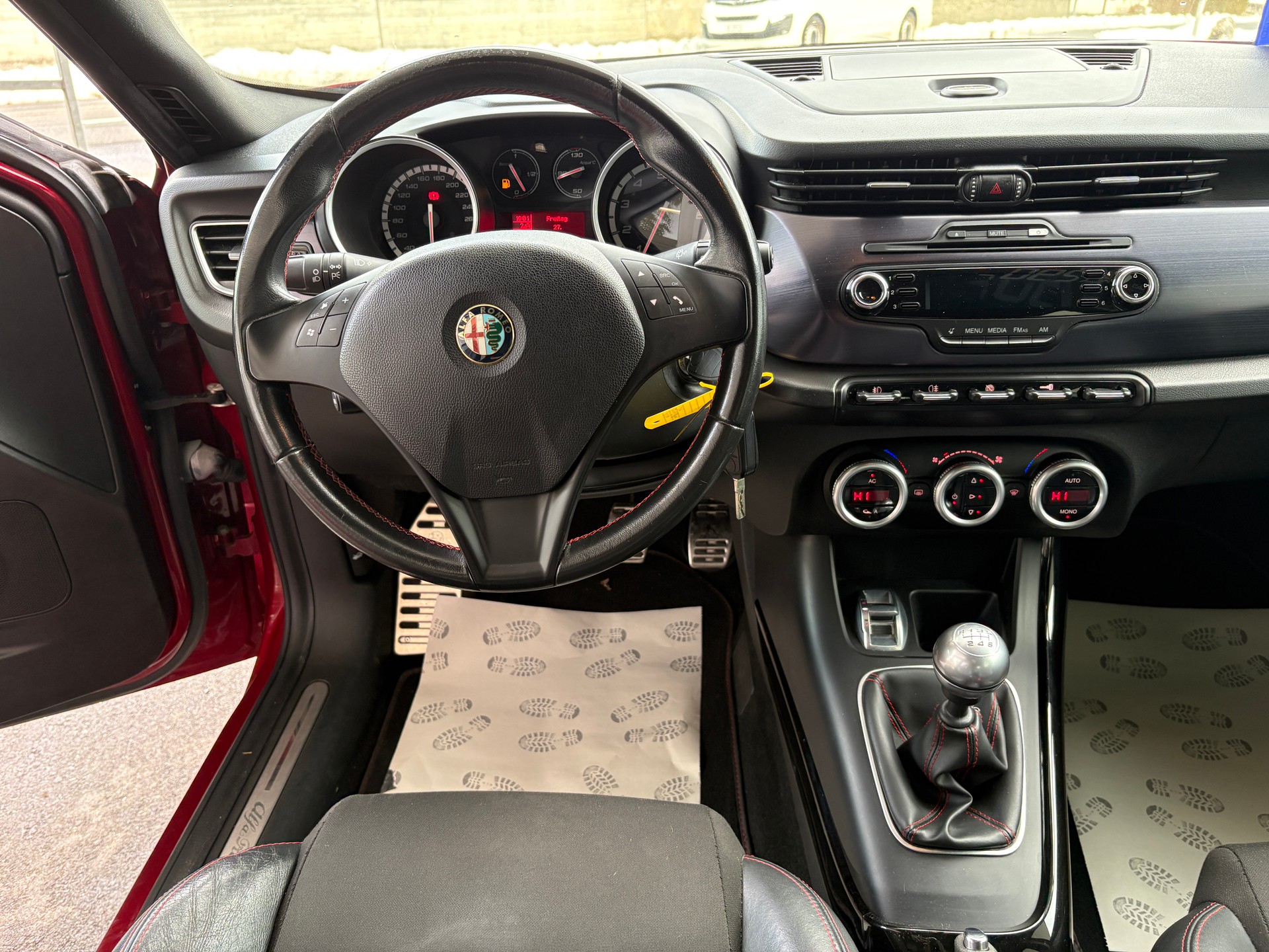 ALFA ROMEO Giulietta 1.4 T Distinctive-image-12