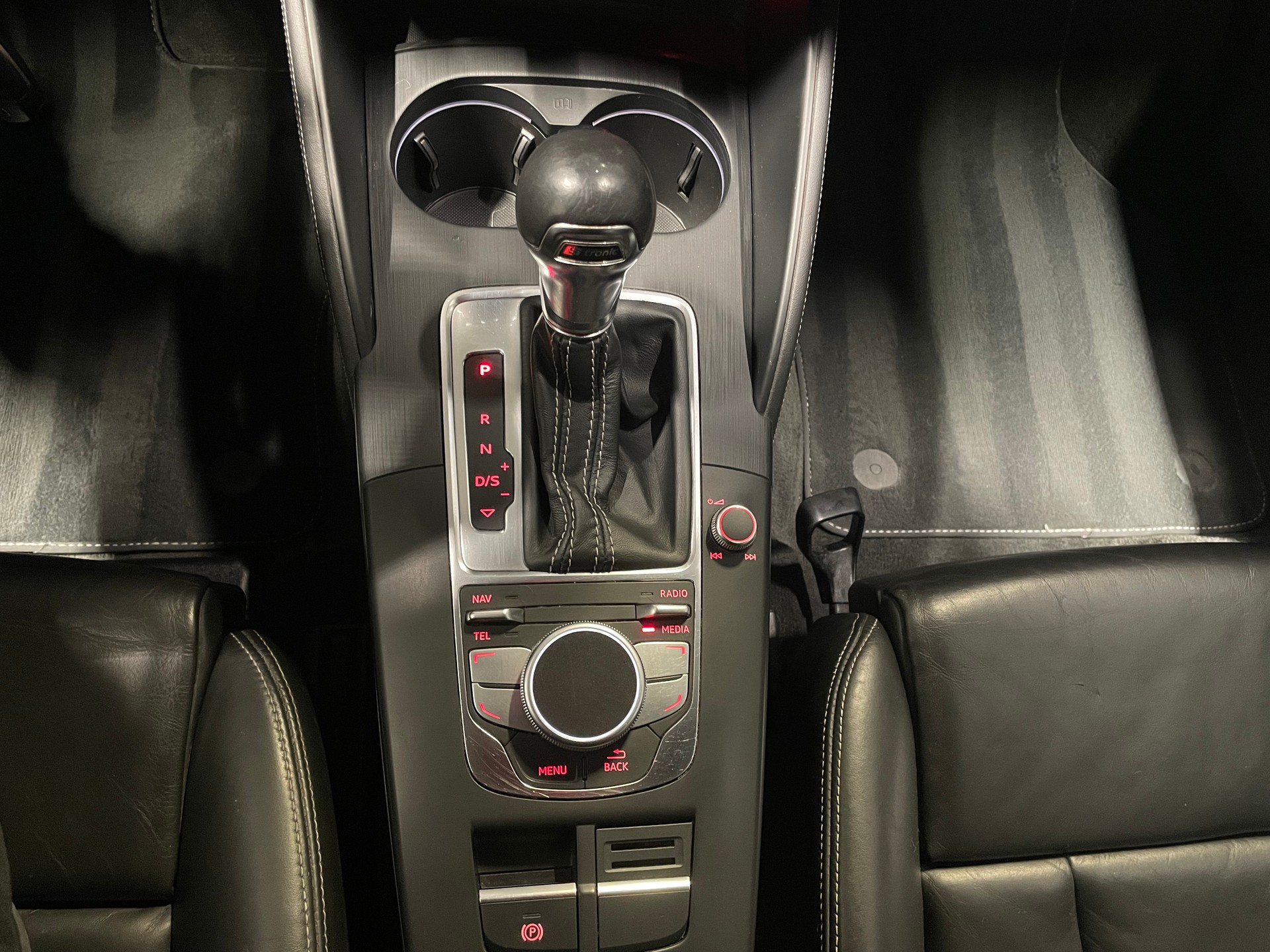 AUDI S3 Sportback 2.0 TFSI quattro S-tronic (65)-image-16