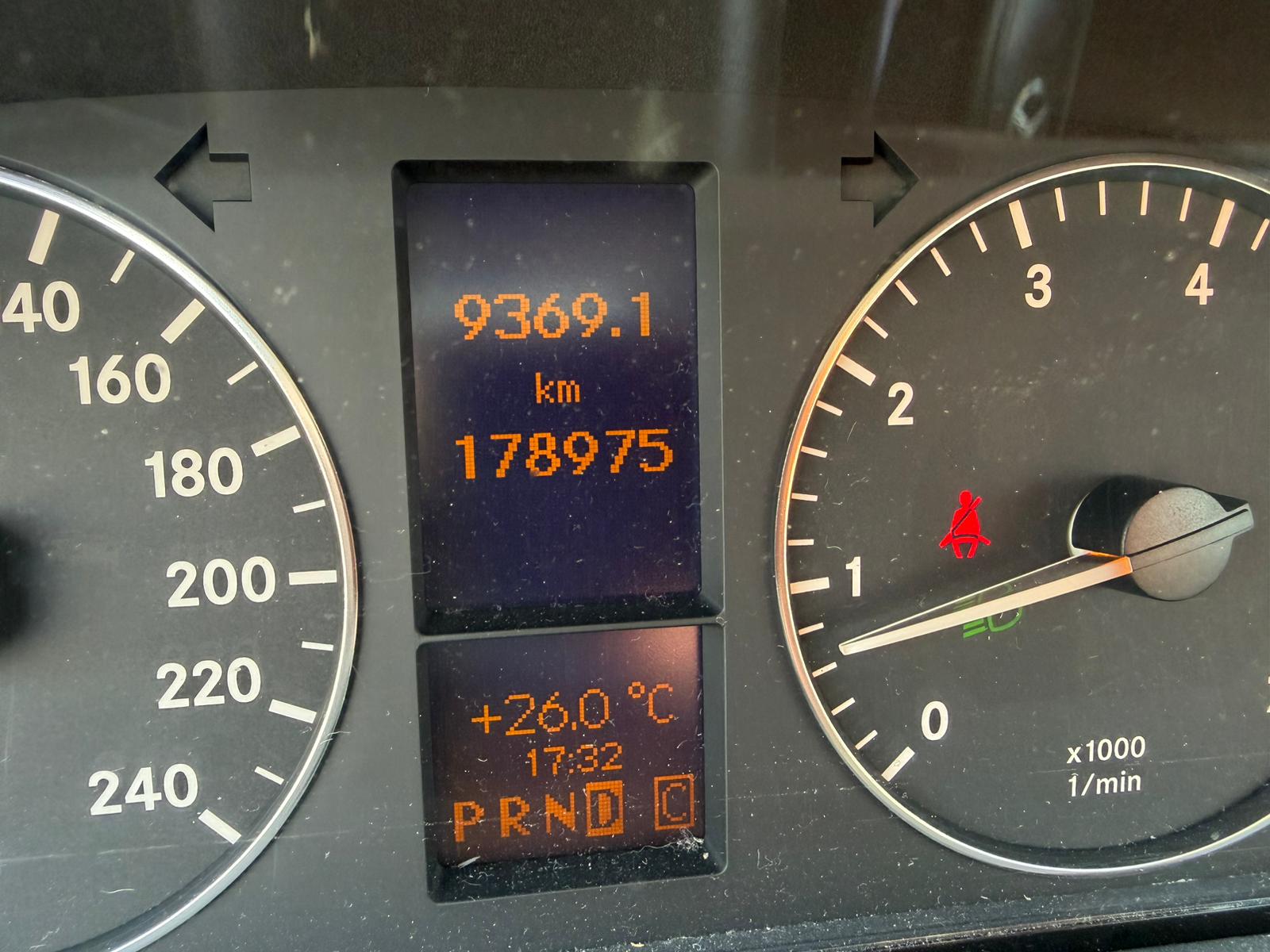MERCEDES-BENZ A 180 Avantgarde Selection Autotronic-image-10
