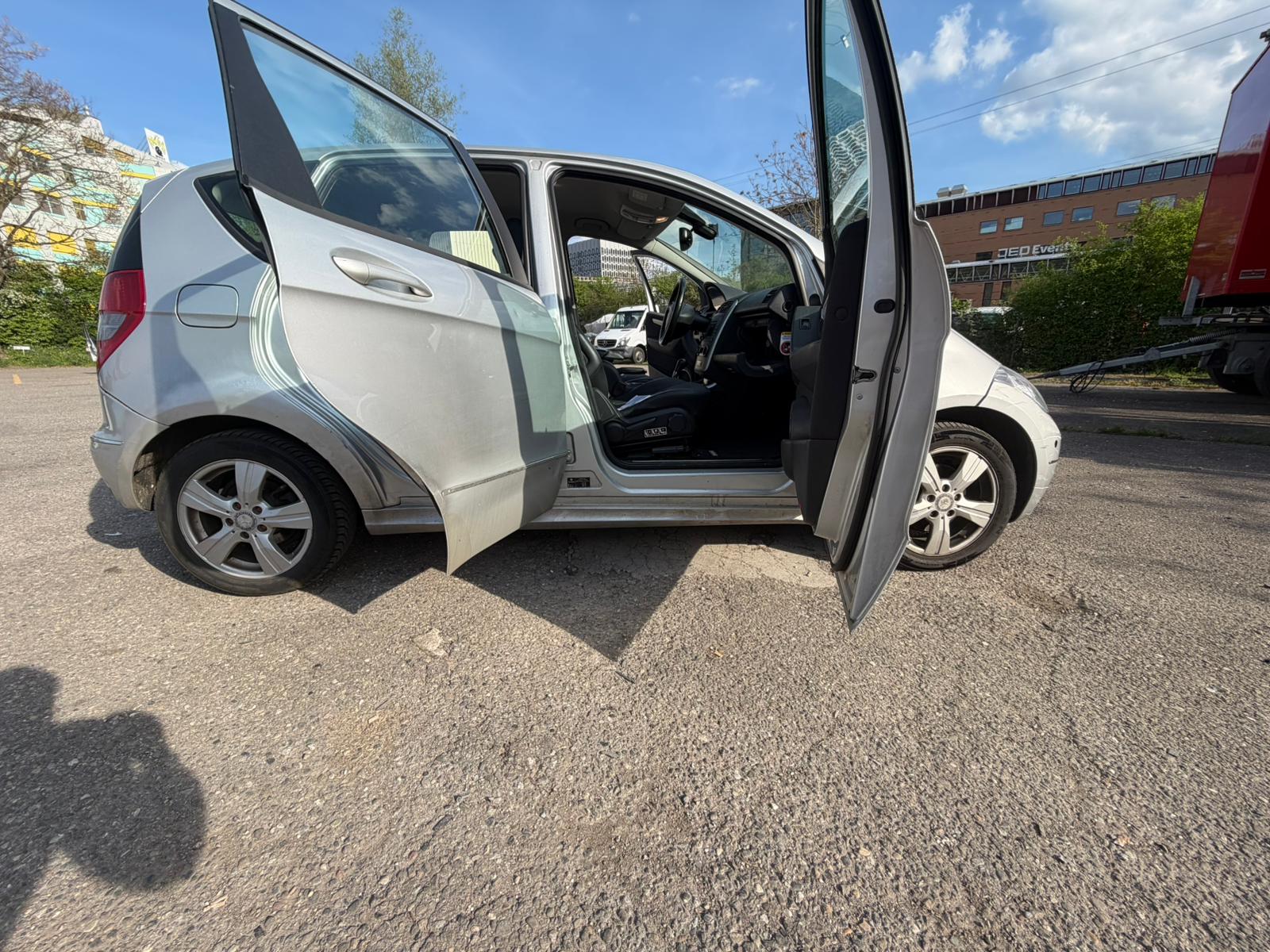 MERCEDES-BENZ A 180 Avantgarde Selection Autotronic-image-6