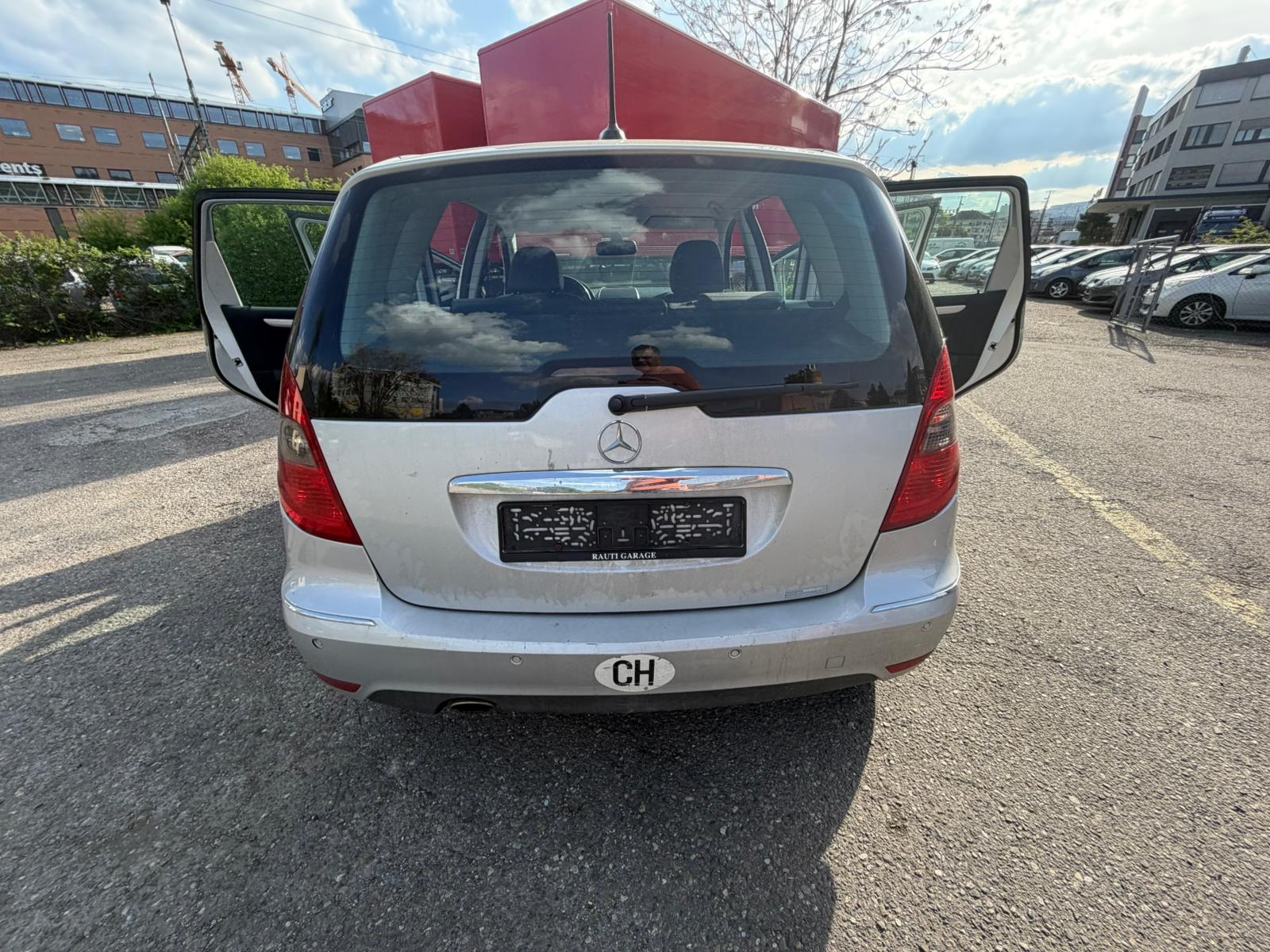 MERCEDES-BENZ A 180 Avantgarde Selection Autotronic-image-8