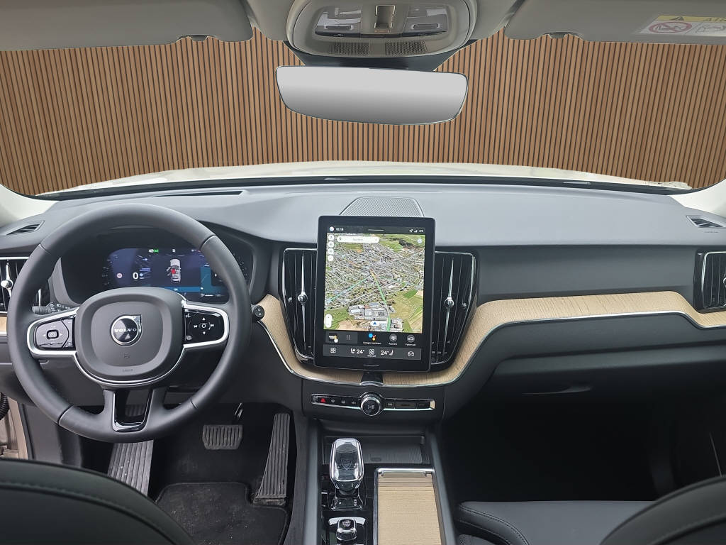 VOLVO XC60 2.0 B5 MH Plus Dark AWD-image-17