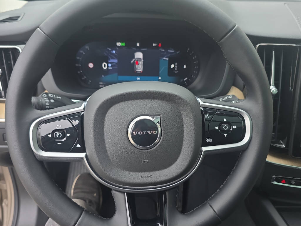 VOLVO XC60 2.0 B5 MH Plus Dark AWD-image-15