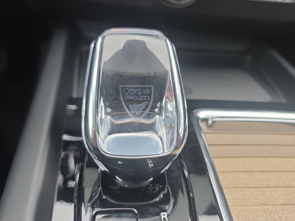 VOLVO XC60 2.0 B5 MH Plus Dark AWD-image-23