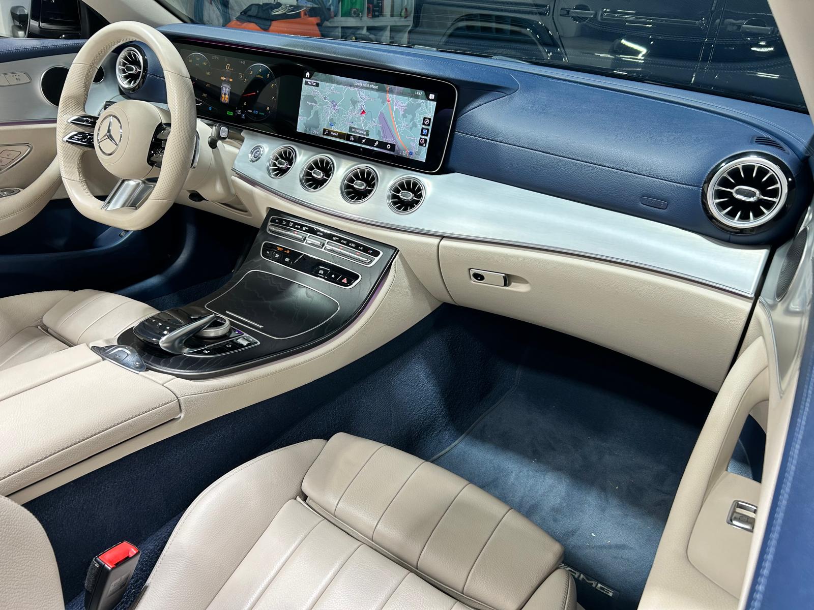 MERCEDES-BENZ E 200 AMG Line Cabriolet-image-12