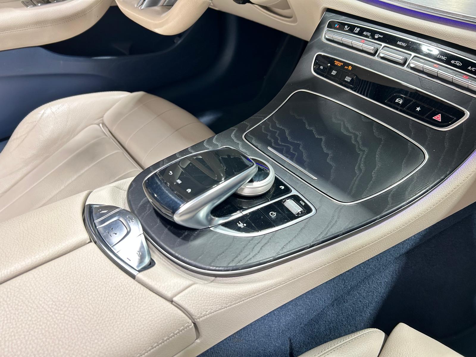 MERCEDES-BENZ E 200 AMG Line Cabriolet-image-14