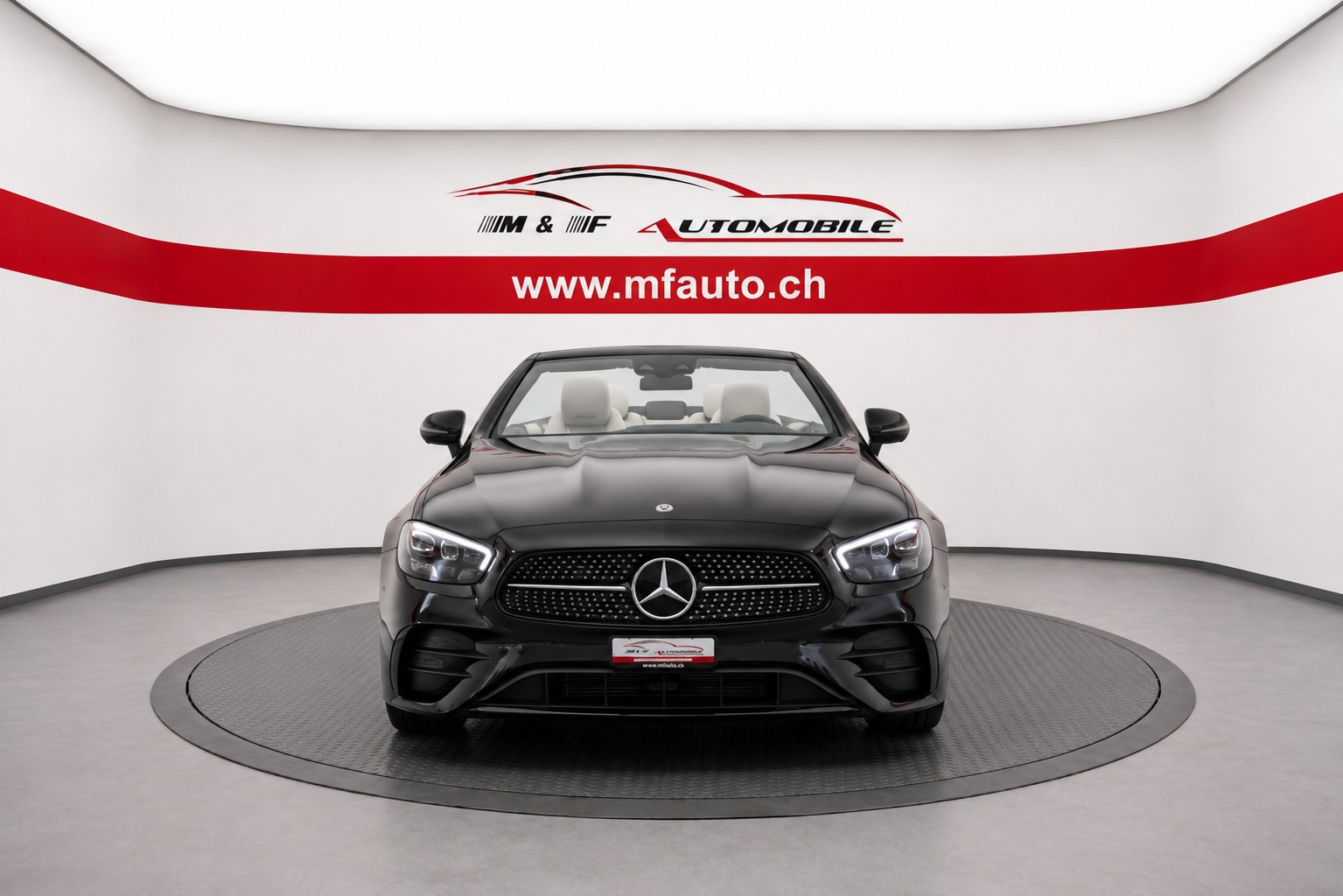 MERCEDES-BENZ E 200 AMG Line Cabriolet-showroom-element-2
