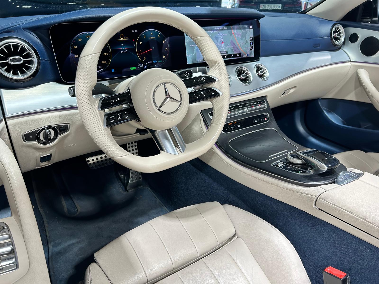MERCEDES-BENZ E 200 AMG Line Cabriolet-image-9