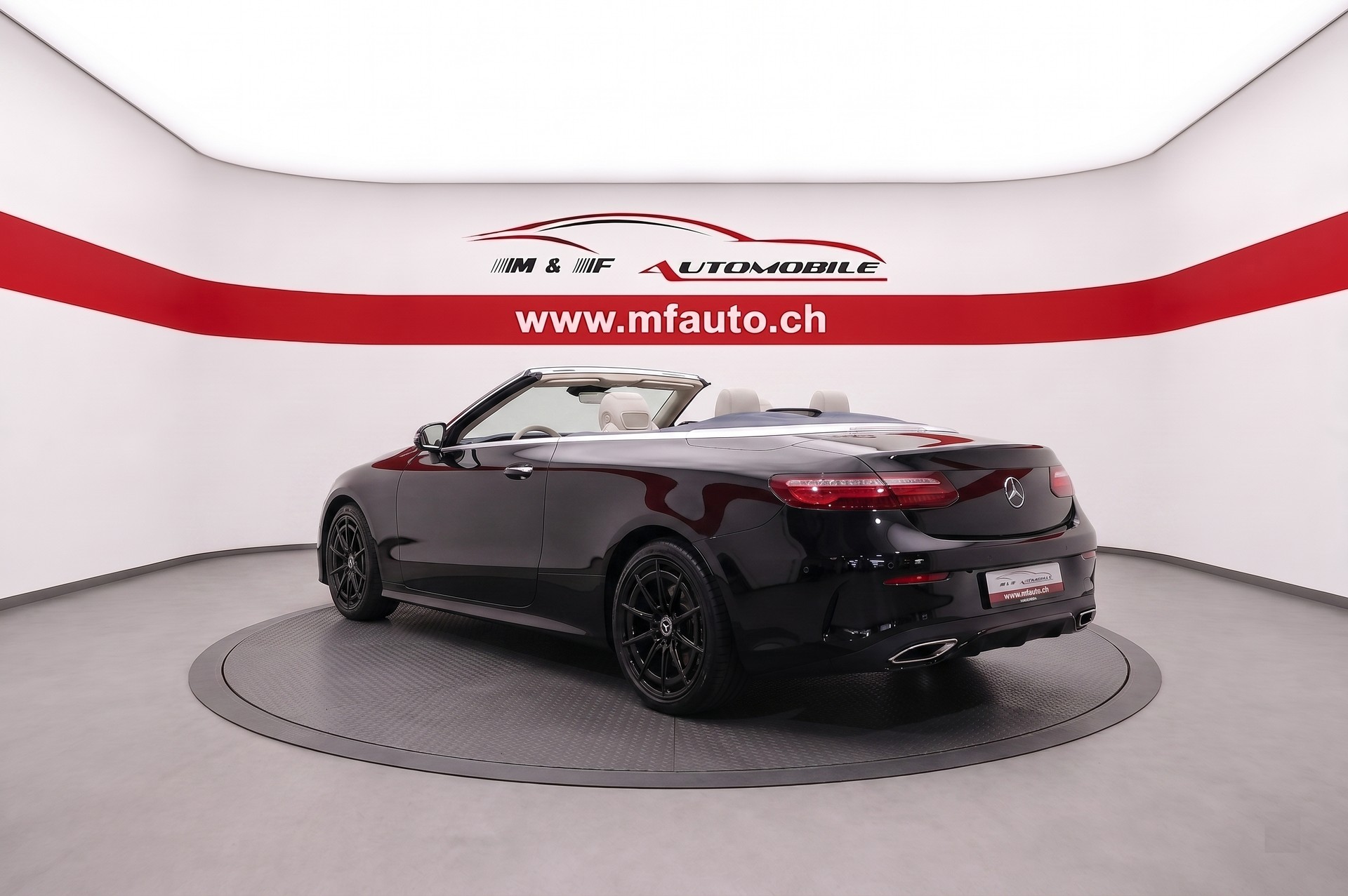 MERCEDES-BENZ E 200 AMG Line Cabriolet-showroom-element-3