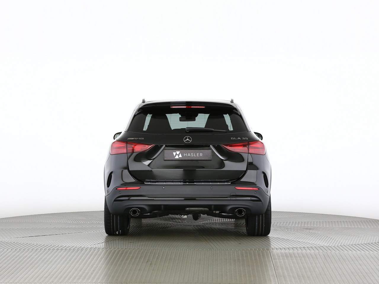 MERCEDES-BENZ GLA AMG 35 4Matic 8G-DCT-showroom-element-3