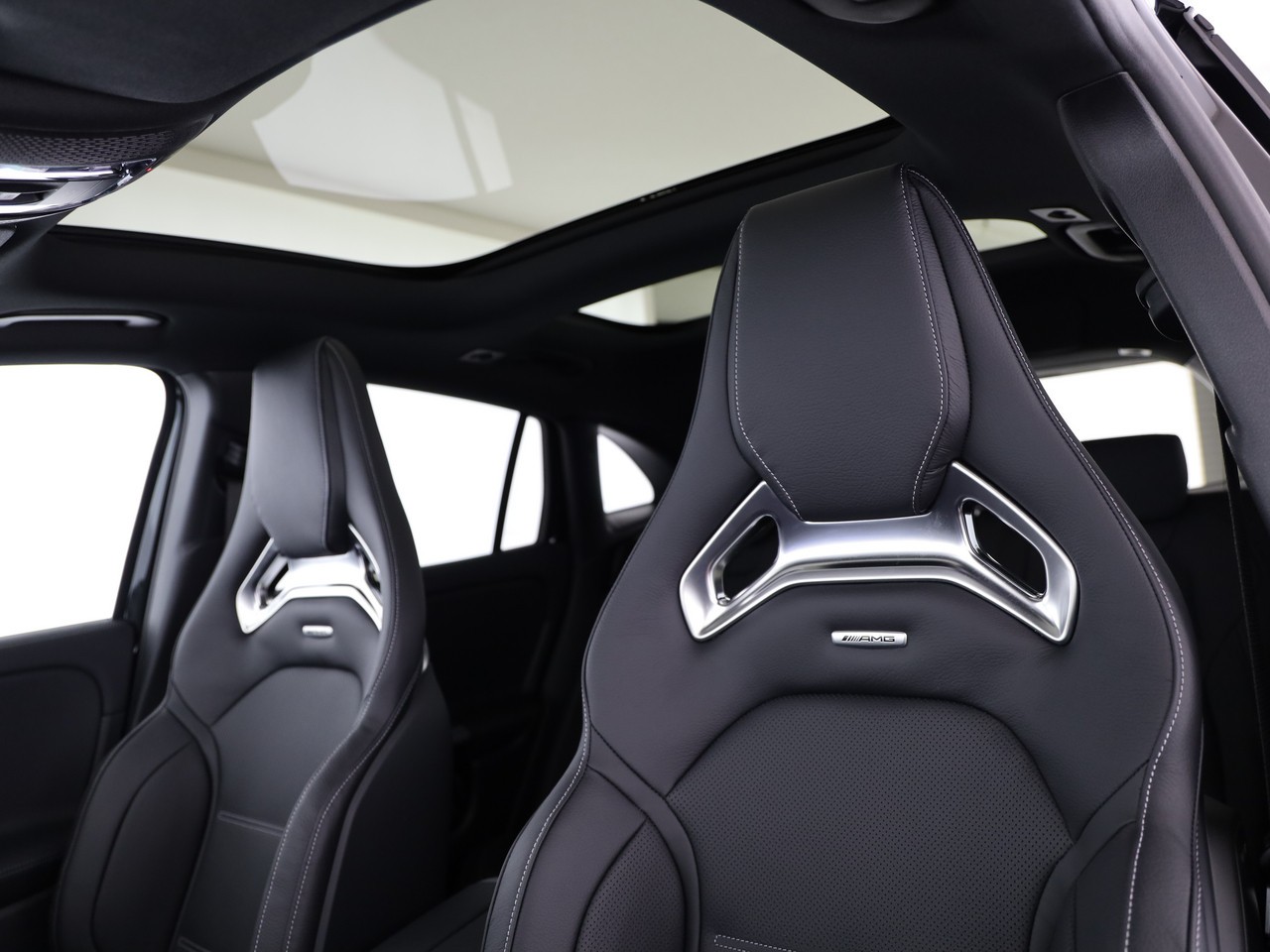 MERCEDES-BENZ GLA AMG 35 4Matic 8G-DCT-image-11