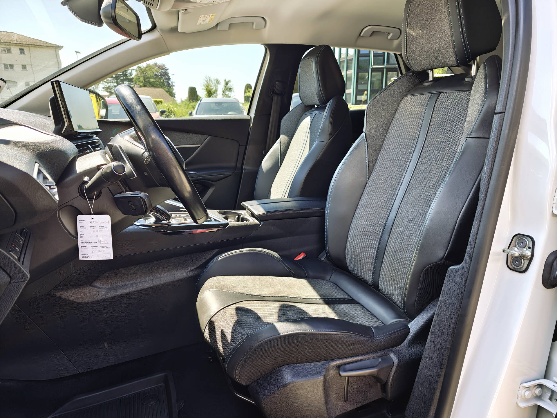 PEUGEOT 3008 1.2 PureTech Allure Pack-image-8